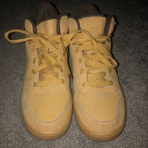 Nike’s kids size 5 fits women 6.5